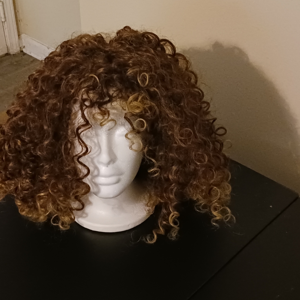 Wig - Picture 3 of 3
